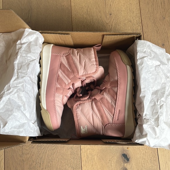 Girls Sorel Whitney 2 short pink winter boots - Picture 10 of 12